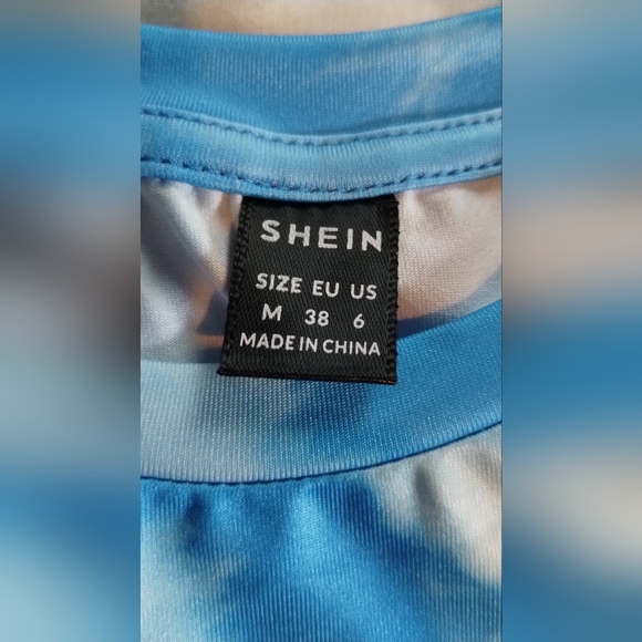 (Price Is Firm) Shein cloud print top size M - Picture 7 of 7